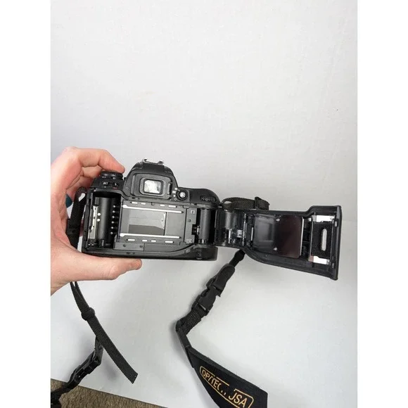 Nikon N80 35mm Film Camera AS-IS UNTESTED Body & Lens - Picture 11 of 13